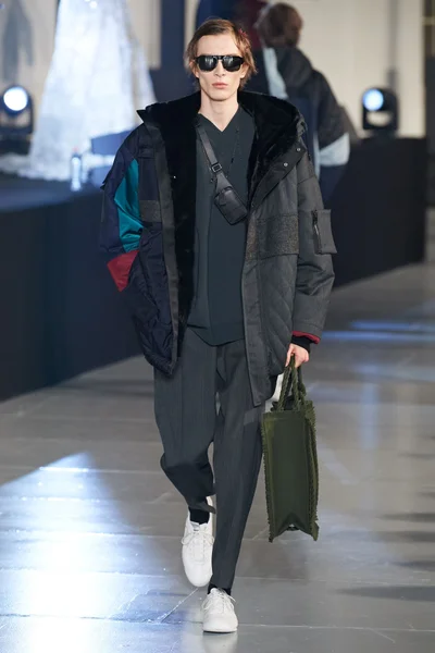 Look 32